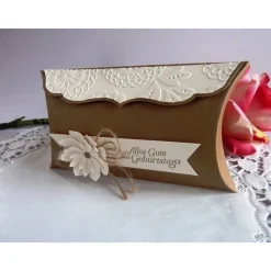 Große Pillowbox/Verpackung zum Geburtstag in braun/creme