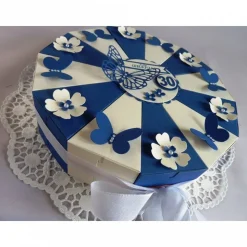 Große Schachteltorte / Geburtstagstorte / Geldgeschenk in blau/weiß 26 cm Ø