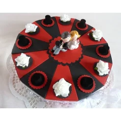 Große Schachteltorte Hochzeitstorte Geldgeschenktorte zur Hochzeit Geldgeschenk in Rot/Schwarz