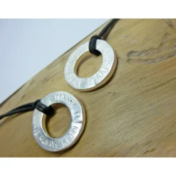 Großer, massiver Silberanhänger "Stamped Wheel M", personalisierbares Geschenk zur Konfirmation, Firmung mit Prä