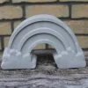 Großer Regenbogen aus Beton für Grabschmuck oder Gedenkecke