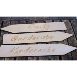 Großes Holzschild für Hochzeit - Pfeil aus Holz mit Wunschtext - Personalisierbares Wegweiser-Schild mit Gravur