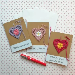 Grußkarte Valentinstag Herzensmensch Herz mit Blümchen gehäkelt mit Wunschtext