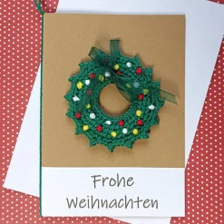 Grußkarte Weihnachten mit Mini-Weihnachtskranz gehäkelt mit Wunschtext