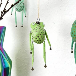 Grumpy Frog. Da wird Ostern wird garantiert mürrisch! Osterdeko, hängender Frosch