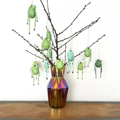 Grumpy Frog. Schlechte Laune an Ostern wird garantiert! Osterdeko, hängender Frosch