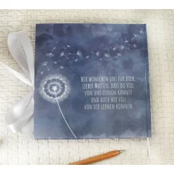 Gästebuch & Album zur Taufe mit Pusteblume & Schirmen in minimamistischem, edlem Grau