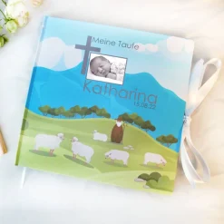 Gästebuch & Album zur Taufe mit Wolken im Aquarell in Hellblau personalsiert mit Name; blanko o. mit Fragen
