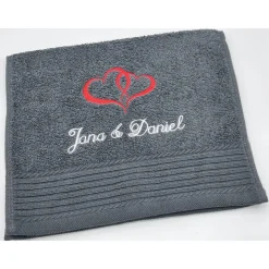 Gästehandtuch ( 30 x 50 cm ) + Motiv Herz + zwei Namen / Hochzeit / Verlobung