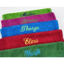 Gästehandtuch ( 30 x 50 cm ) mit gestickten Namen/ Kinder Handtuch