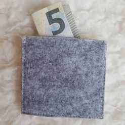 Gutschein oder Geldgeschenkverpackung-Filzhülle mit Herzapplikation