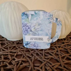 Gutscheinkarte - Glückwunsch zur Verlobung - Blumen - Tassenform