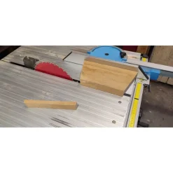 Gutscheinständer aus Eiche Vollholz