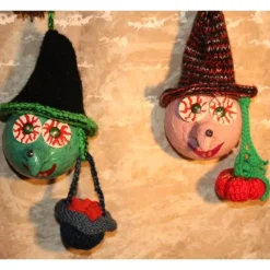 Halloweendeko KUGELHEXEN– Handgemachte Hexen aus Kunststoffkugeln für Deine Halloweenparty Hexenkessel Kürbis