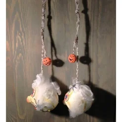 Halloweendeko KUGELMUMIEN – Handgemachte Mumien aus Kunststoffkugeln für Deine Halloweenparty