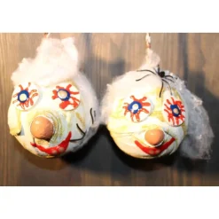 Halloweendeko KUGELMUMIEN – Handgemachte Mumien aus Kunststoffkugeln für Deine Halloweenparty