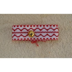 Halsband für Osterlamm Aidastoff bestickt, Kreuzstich rot weiß