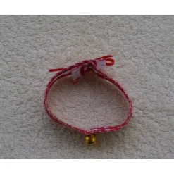 Halsband für Osterlamm Aidastoff bestickt, Kreuzstich rot weiß