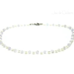 Halskette in Weiß aus Süßwasserzuchtperlen sowie Chalcedon-Würfelchen in Aquablau, auch als Brautschmuck, Accessoire