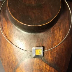 Halsreif mit Emaille-Anhänger orange