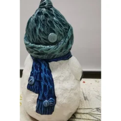 Handbemalter Schneemann aus Keramik – wetterfest & liebevoll gestaltet