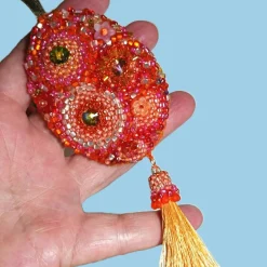 Handbesticktes Unikat-Ornament rot orange – Luxus Perlen-Ei als pompöse Wohndeko & Geschenk