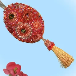 Handbesticktes Unikat-Ornament rot orange – Luxus Perlen-Ei als pompöse Wohndeko & Geschenk