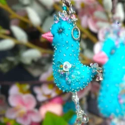 Handbesticktes Vogel Ornament türkis rosa – Unikat Osterdeko Shabby Chic Landhausstil