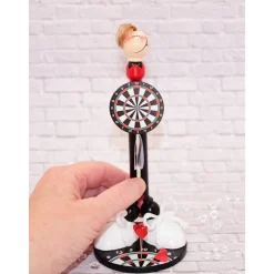 Handgefertigte Dartspieler Holzfigur – Originelles Geldgeschenk für Dart-Fans