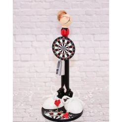 Handgefertigte Dartspieler Holzfigur – Originelles Geldgeschenk für Dart-Fans