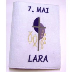 Handgefertigte Gotteslobhülle aus Filz 3mm weiß – personalisierbar mit Name & Datum – lila, flieder, gold bestickt