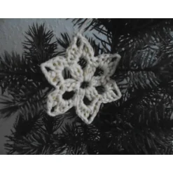 Handgefertigte Häkelsterne – 7er Set Weihnachtssterne/Schneesterne in Vanille – Baumbehang & Deko