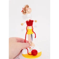 Handgefertigte Holzfigur Strickfreundin – Individuelles Geschenk für Strickliebhaberinnen