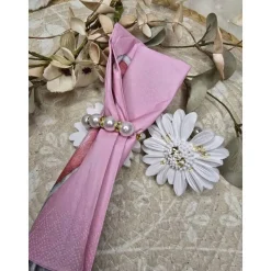 Handgefertigte Raysin Serviettenringe mit goldveredelter Blüte und flexiblem Perlenring – Unikat für festliche Tischdeko