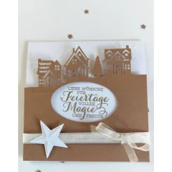 Handgefertigte Weihnachtskarte Winterdorf weiß/braun, dreilagig, quadratisch