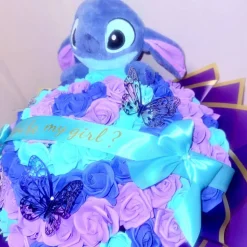 Handgefertigter Ewiger Rosenstrauß mit 101 Rosen & Stitch – personalisierbar – Einzigartiges Geschenk