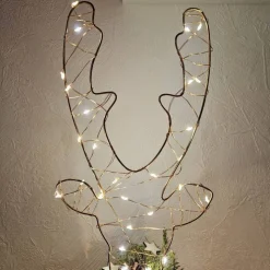 Handgefertigter großer Rentierkopf aus Aluminiumdraht auf massivem Eichenfuss. Beleuchtung. Liebevoll dekoriert. 48 cm