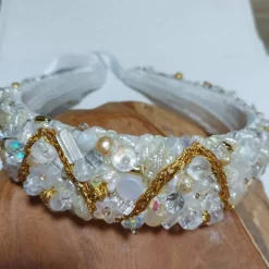 Handgefertigter Haarreif Brautschmuck weiß creme funkelnd silberfarben oder goldfarben – Unikat handbestickt