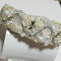 Handgefertigter Haarreif Brautschmuck weiß creme funkelnd silberfarben oder goldfarben – Unikat handbestickt