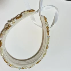 Handgefertigter Haarreif Brautschmuck weiß creme funkelnd silberfarben oder goldfarben – Unikat handbestickt