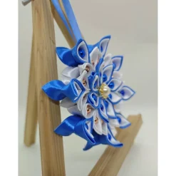 Handgefertigter Kanzashi-Anhänger „Winterblüte“ – in Blau und Weiß, Weihnachtsstern, Durchmesser ca. 10-11 cm