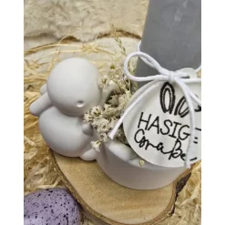 Handgefertigter Oster-Kerzenhalter aus Raysin – Hase, Moos & Trockenblumen als Frühlingsdeko