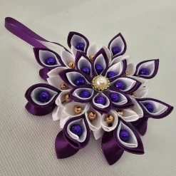 Handgefertigter Weihnachtsstern in Lila-Weiß, Durchmesser ca. 10-11 cm