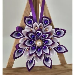 Handgefertigter Weihnachtsstern in Lila-Weiß, Durchmesser ca. 10-11 cm