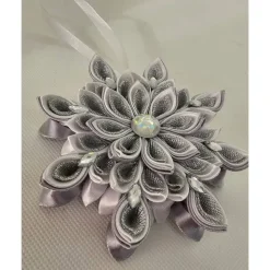 Handgefertigter Weihnachtsstern in Silber-Weiß, Durchmesser ca. 10-11 cm