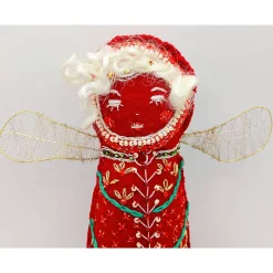 Handgefertigter Weihnachtsengel aus rotem Filz. Verziert mit filigranen Stickereien und Flügeln aus feinem Golddraht