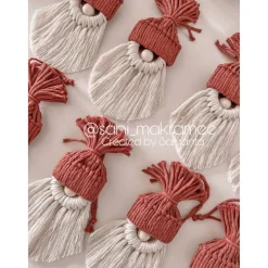 Handgefertigter Weihnachtswichtel Seppel: Charmante Dekoration für festliche Stimmung