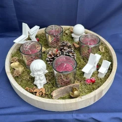 Handgefertigtes Advents-Tablett mit Engeln, Moos & Teelichthaltern – natürliche Weihnachtsdeko
