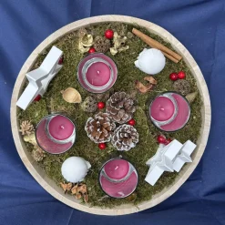 Handgefertigtes Advents-Tablett mit Engeln, Moos & Teelichthaltern – natürliche Weihnachtsdeko