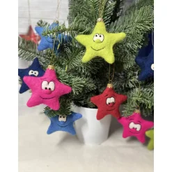 Handgefilzte Weihnachtssterne mit Gesicht bunte Filzfiguren aus Nass- und Nadelfilz, liebevoll gefertigt als Unikate